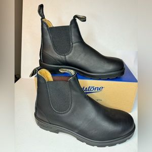 Blundstone Gender Inclusive Black Chelsea Boot casual classic work comfy outdoor